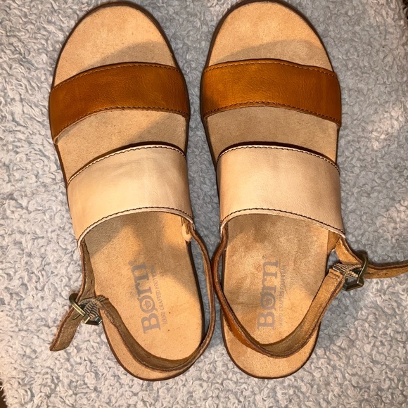 Two-Tone Leather Sandals - Picture 3 of 7